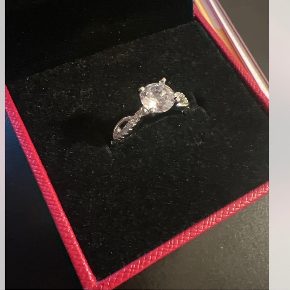 Beautiful Silver Adjustable Cocktail Ring Size 8 - image 3